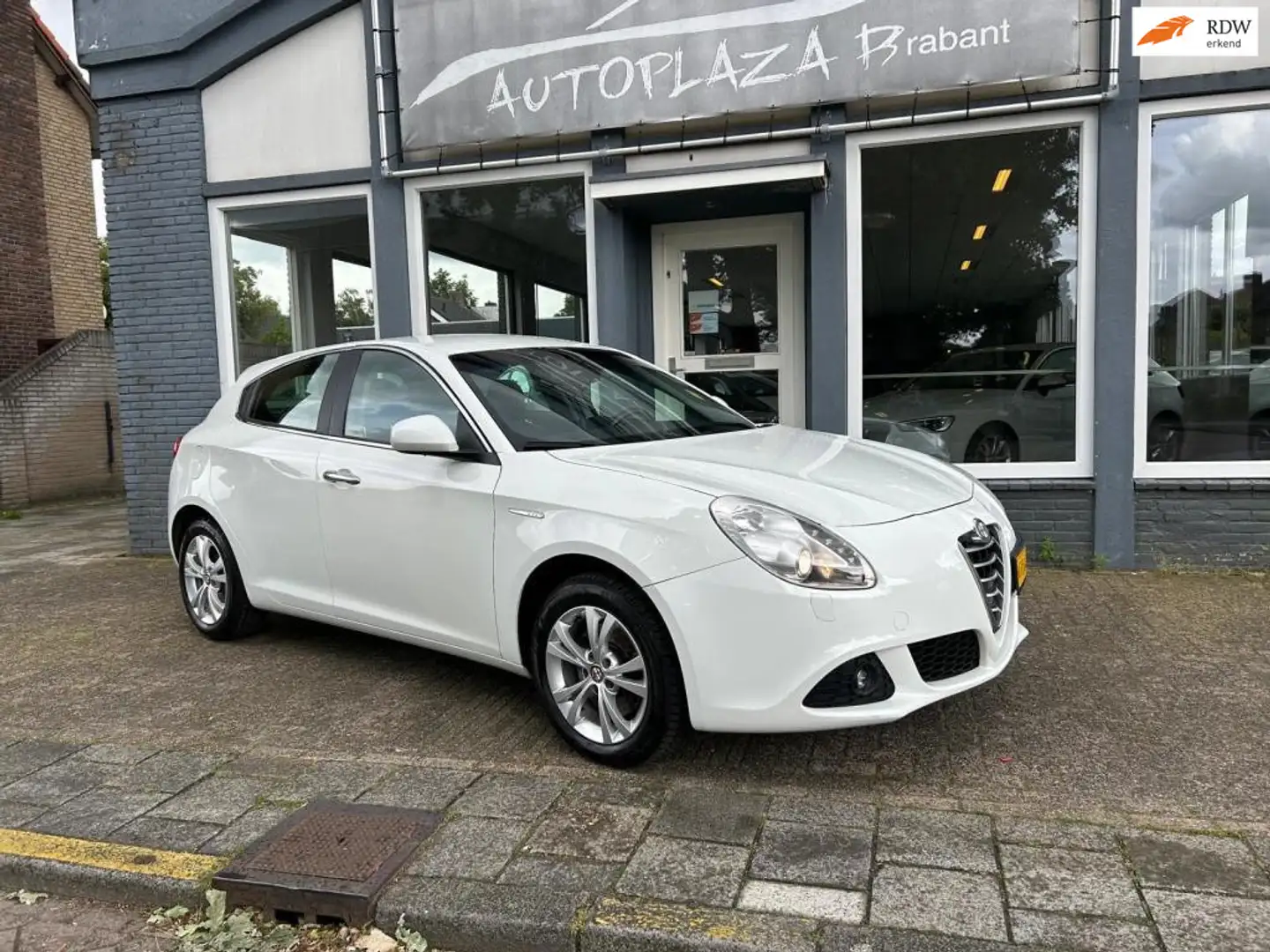 Alfa Romeo Giulietta 1.4 T Distinctive/ AUTOMAAT / CRUISE/ LEER/ USB/ 1 Weiß - 1
