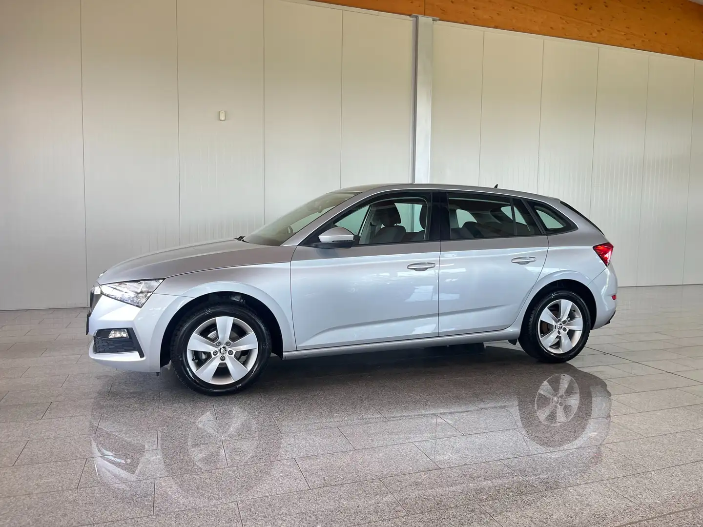 Skoda Scala Active Cool Plus Plateado - 1