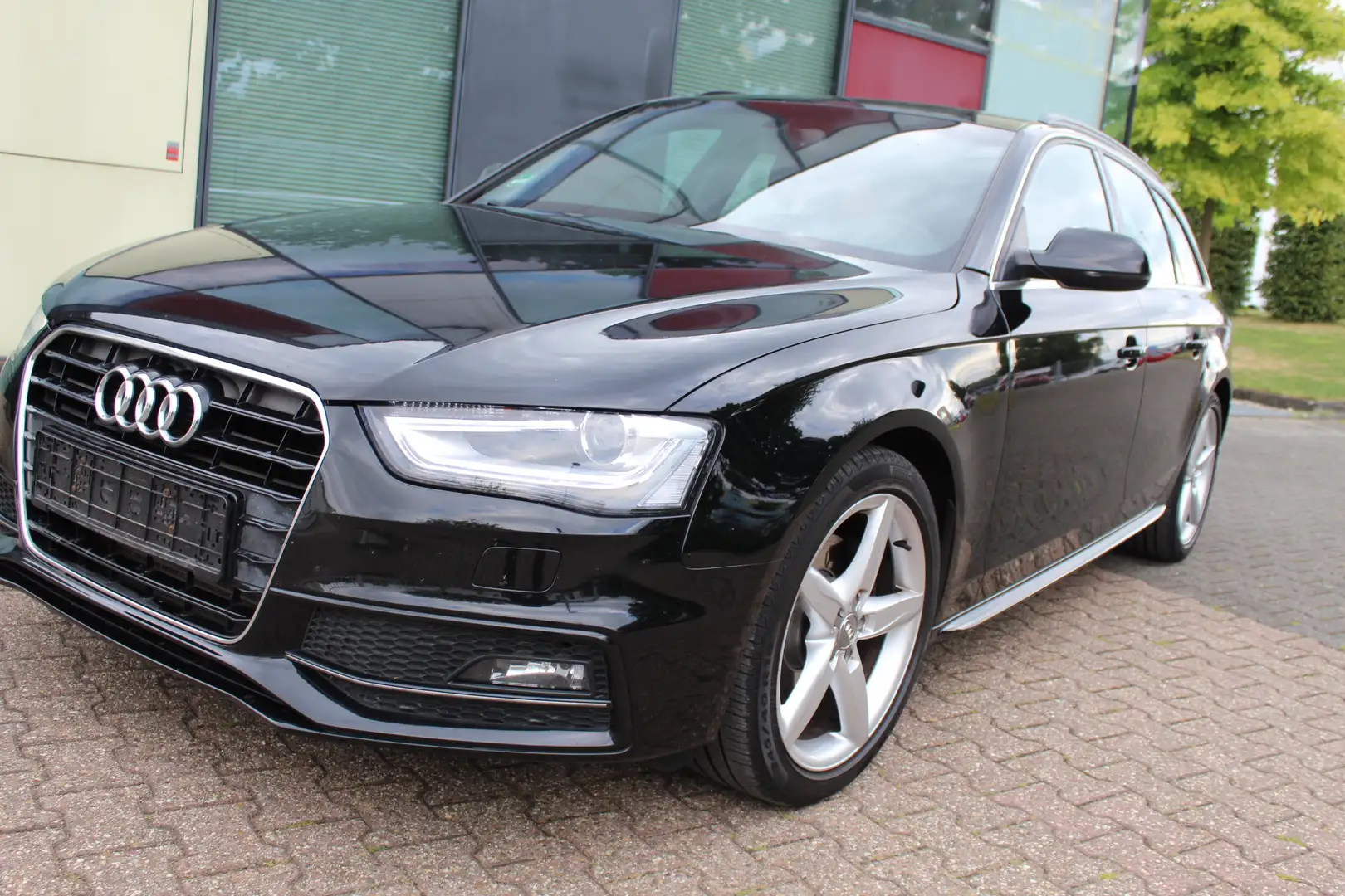Audi A4 Avant 2.0 TDI DPF S line Sportpaket*Xenon*Navi* Schwarz - 1