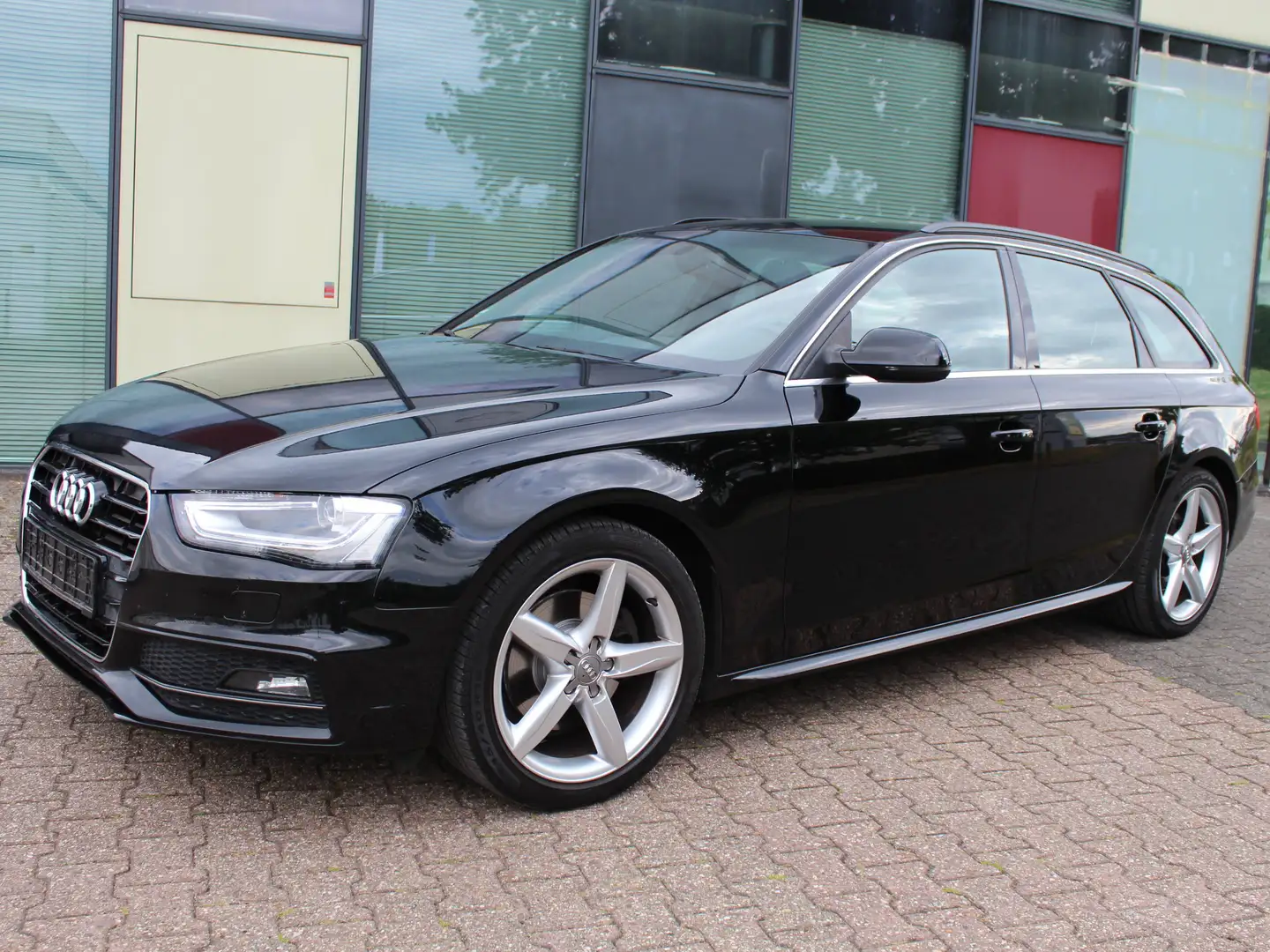 Audi A4 Avant 2.0 TDI DPF S line Sportpaket*Xenon*Navi* Schwarz - 2