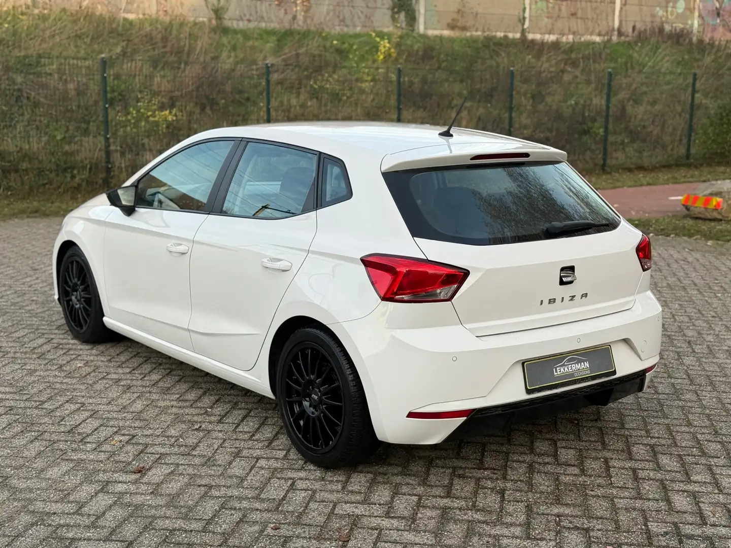 SEAT Ibiza 1.0 TSI Excellence PDC I CRUISE I BLUETOOTH I 2 JA Wit - 2