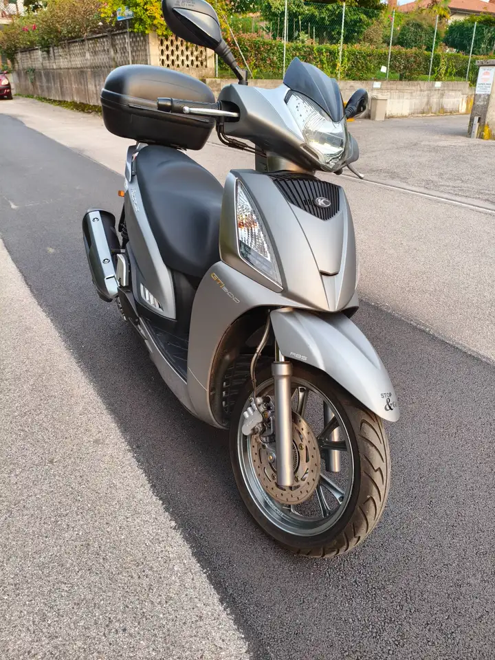 Kymco People GT300i