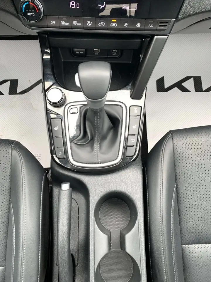 Kia Seltos photo Kia Seltos