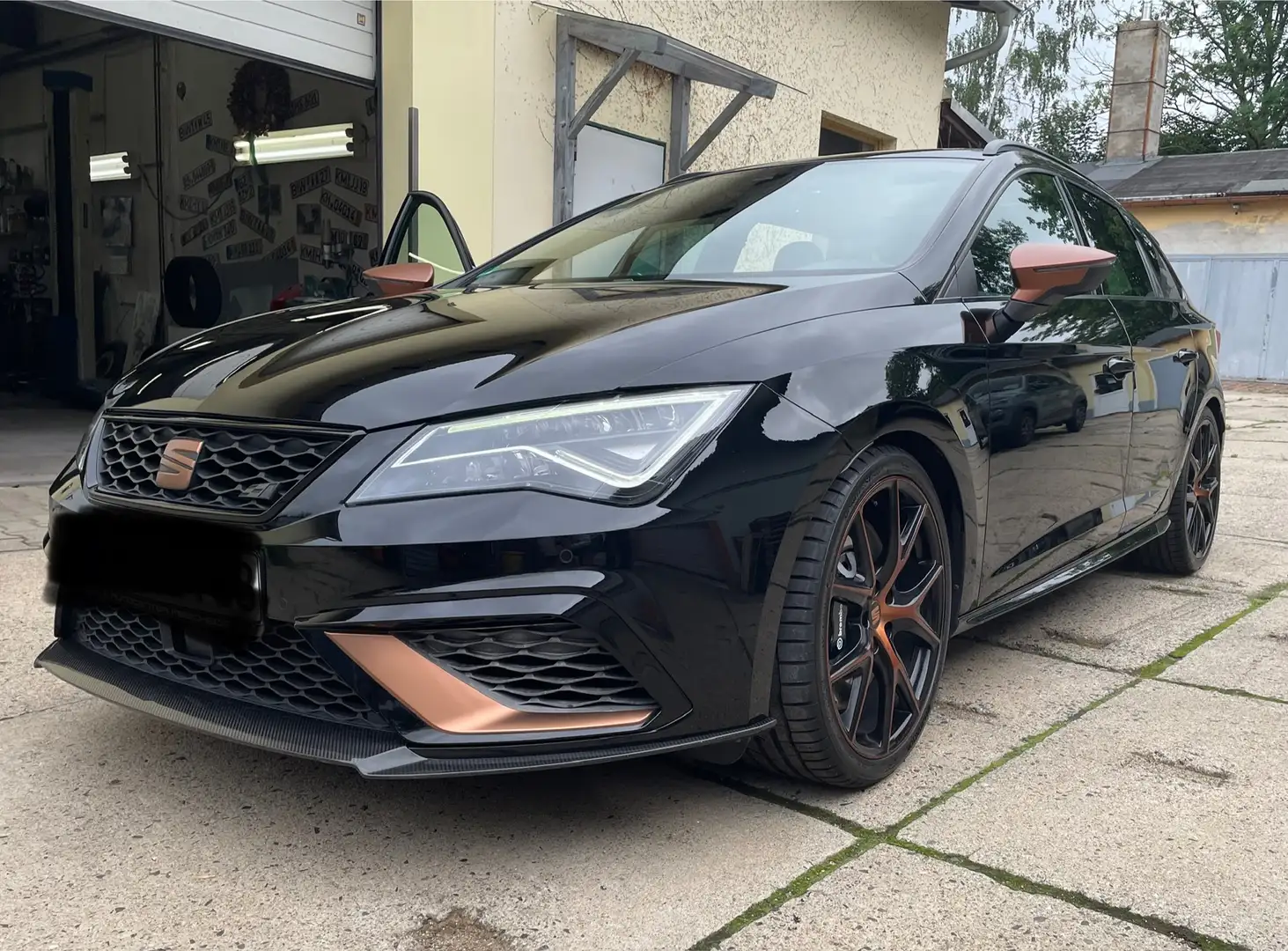 SEAT Leon Leon Cupra R -  Limited Edition 354PS | Carbon Schwarz - 2