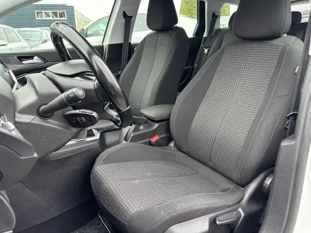 Peugeot 308 view 13