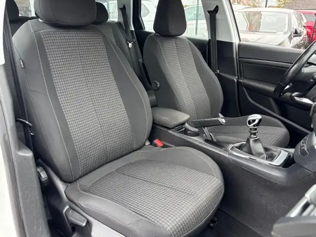 Peugeot 308 view 11