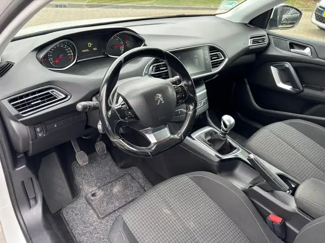 Peugeot 308 view 12