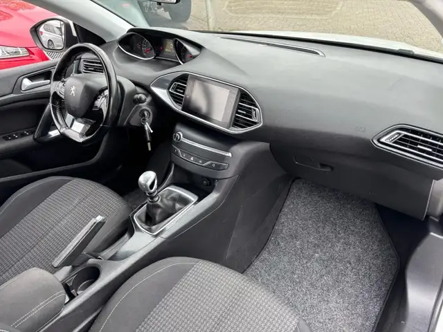 Peugeot 308 view 10