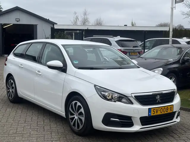 Peugeot 308 view 3