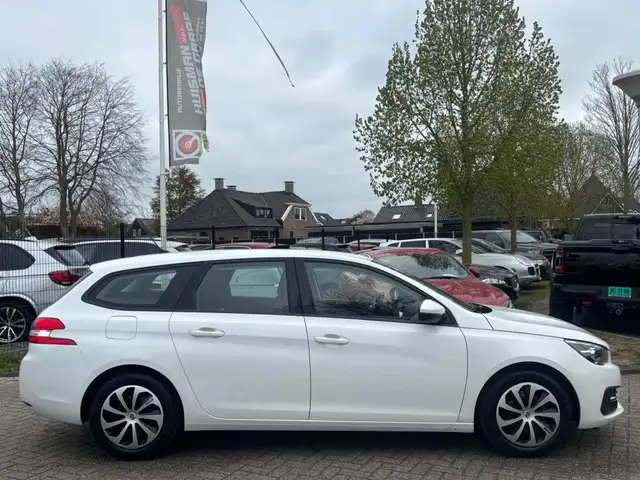 Peugeot 308 view 5