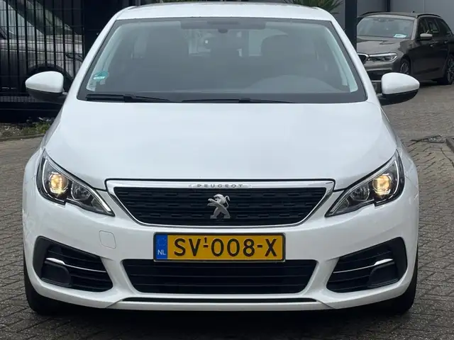 Peugeot 308 view 2