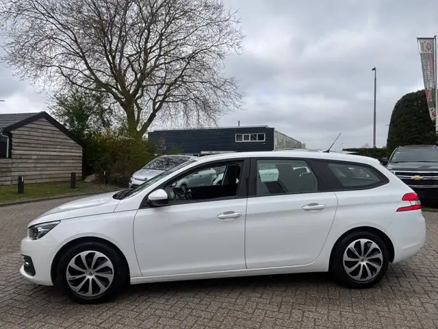 Peugeot 308 view 4