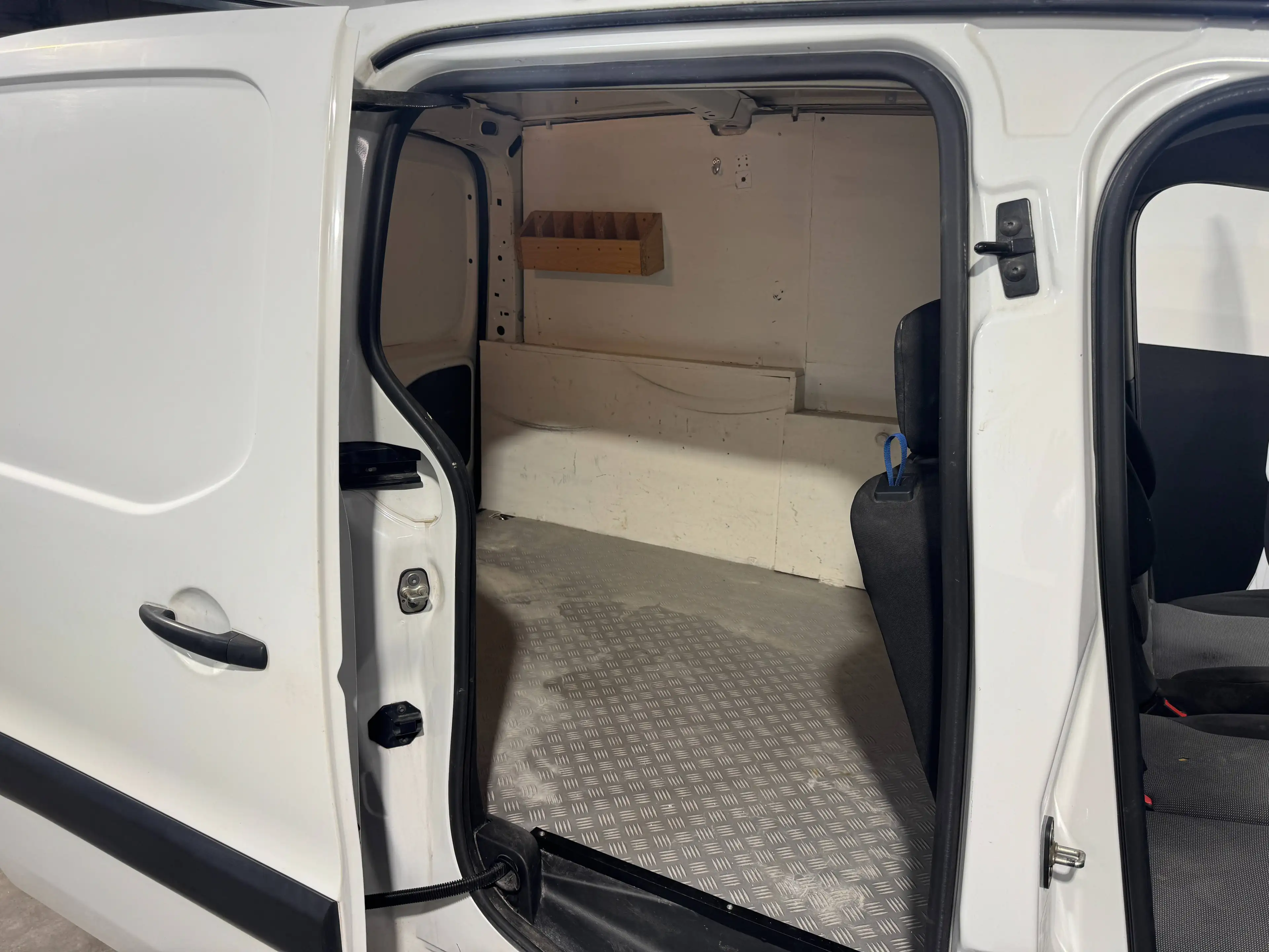 Peugeot Partner ** 1.6 BlueHDi ** L1H1 ** A/C ** Garantie 12 mois ** — photo 9