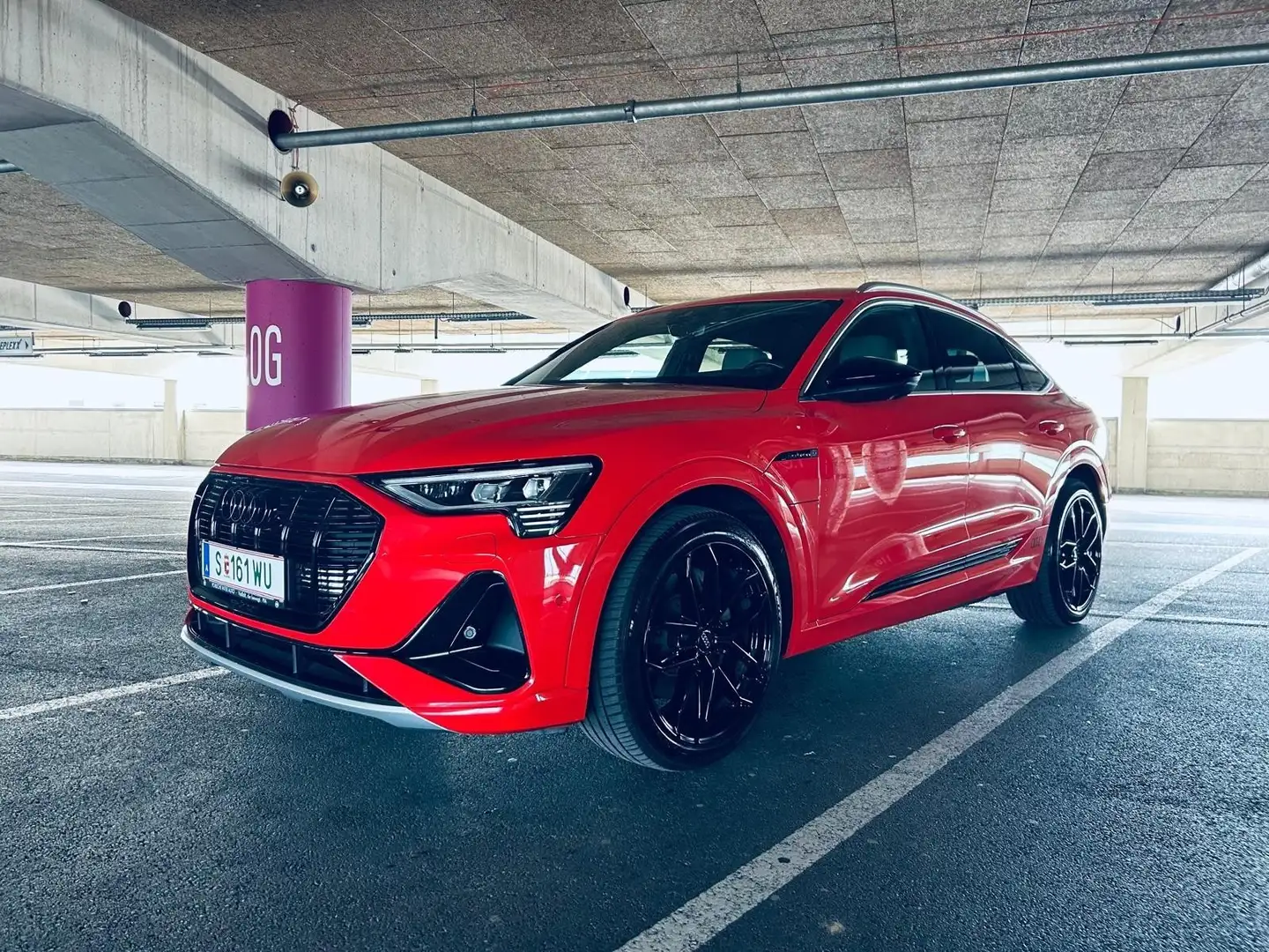 Audi e-tron Sportback SB 55 quattro 95kWh S-line Rot - 2