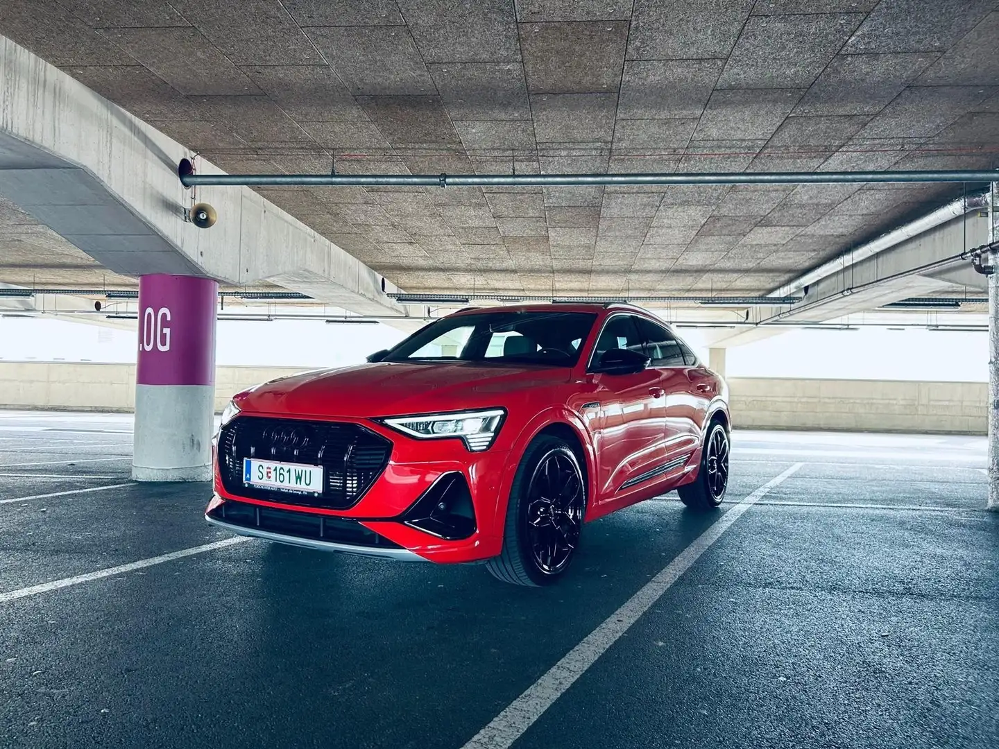 Audi e-tron Sportback SB 55 quattro 95kWh S-line Rot - 1