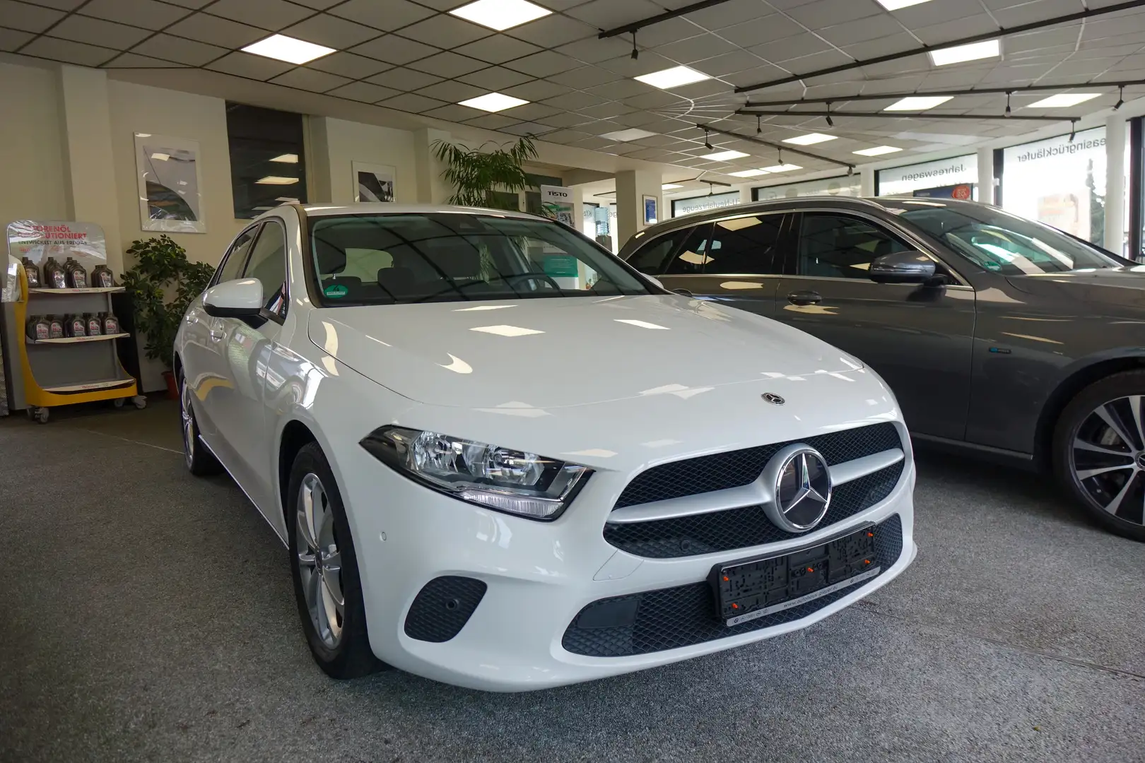 Mercedes-Benz A 200 A 200 Automatik +Navi+PDC+SHZ+Carplay+Android+Temp Weiß - 1