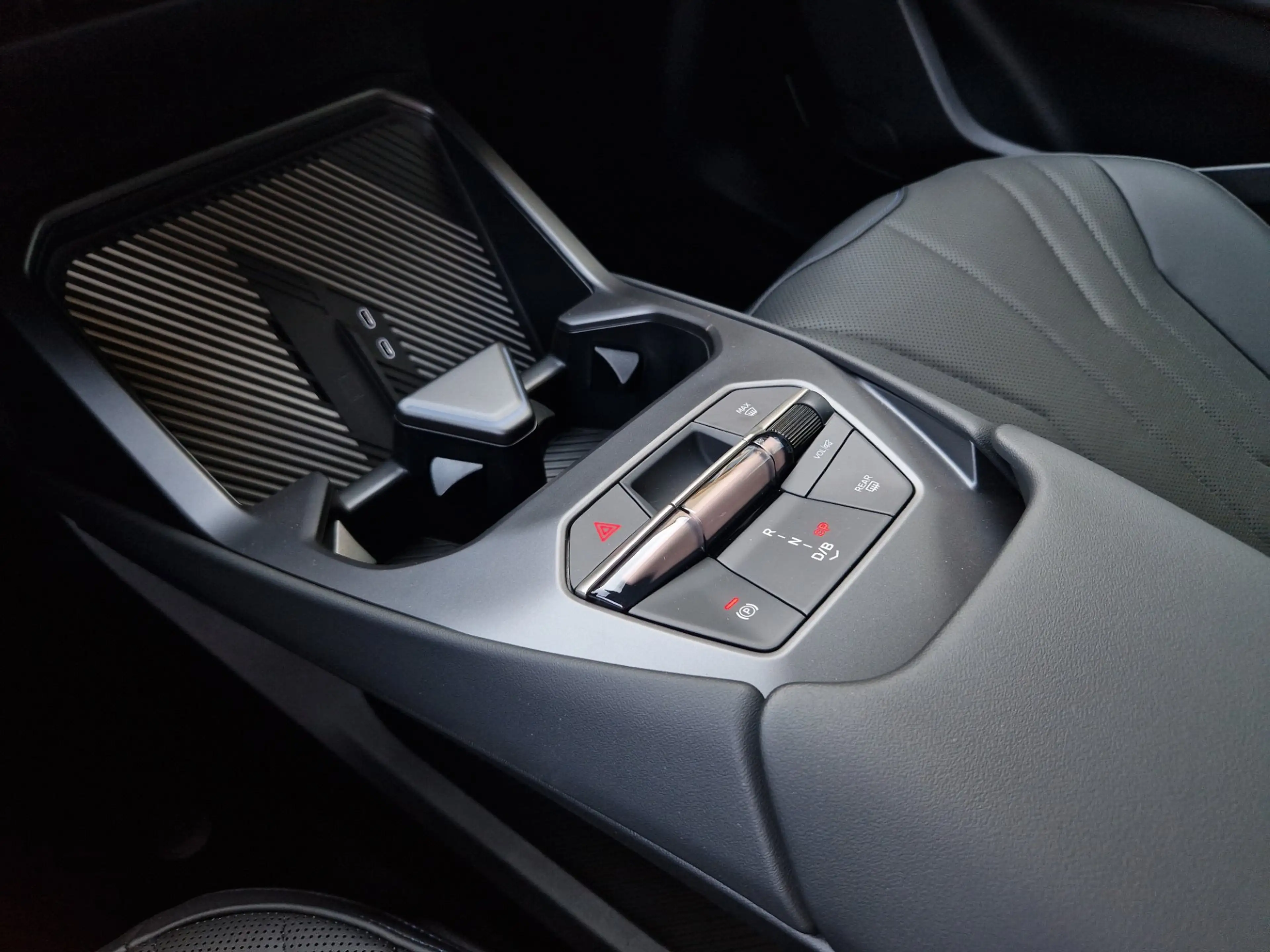 BMW iX3 40 sDrive — photo 13