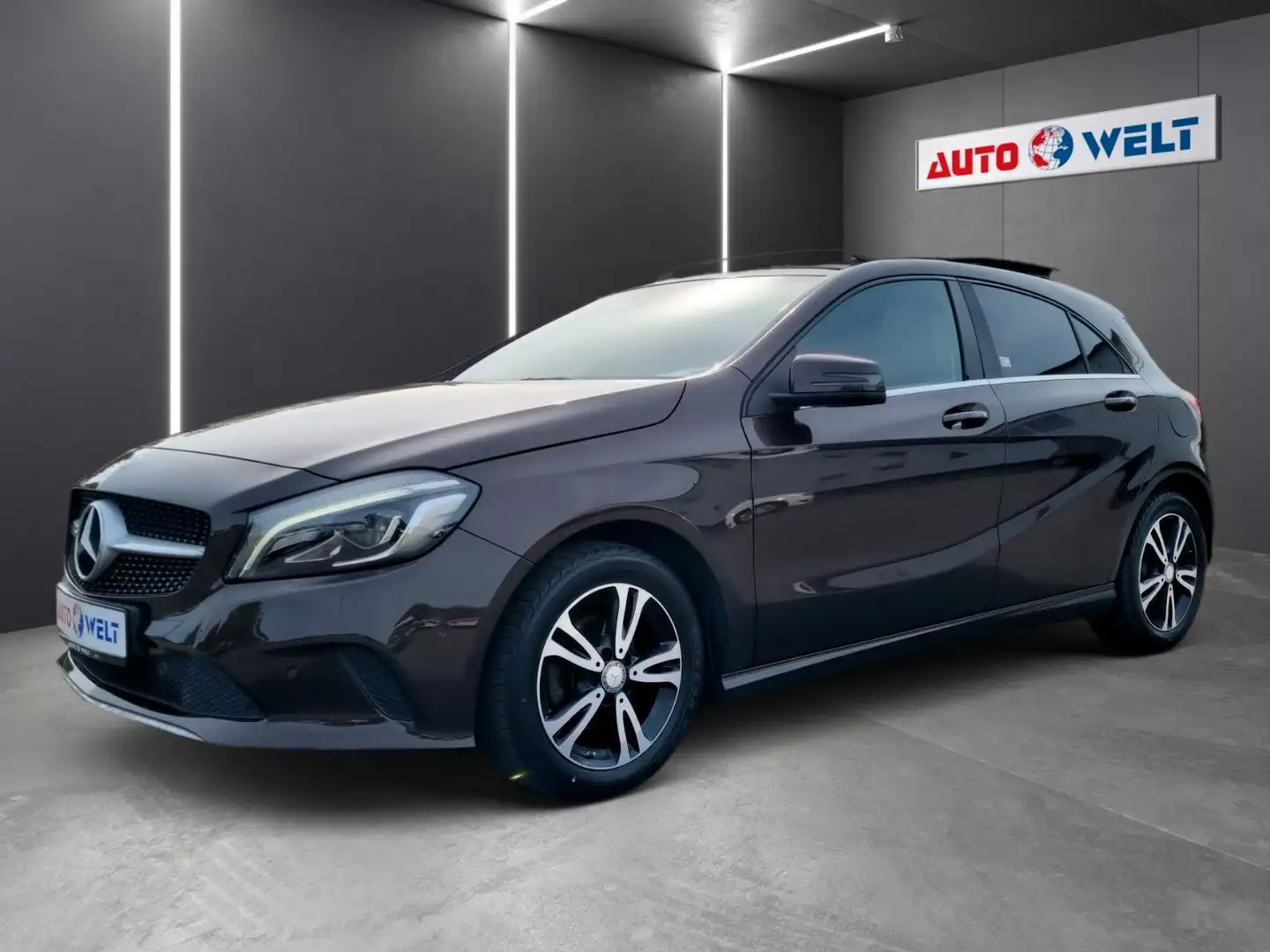 Mercedes-Benz A 180 d Auto. LED Navi Sitzhzg. R-Cam BT Tempo Braun - 1