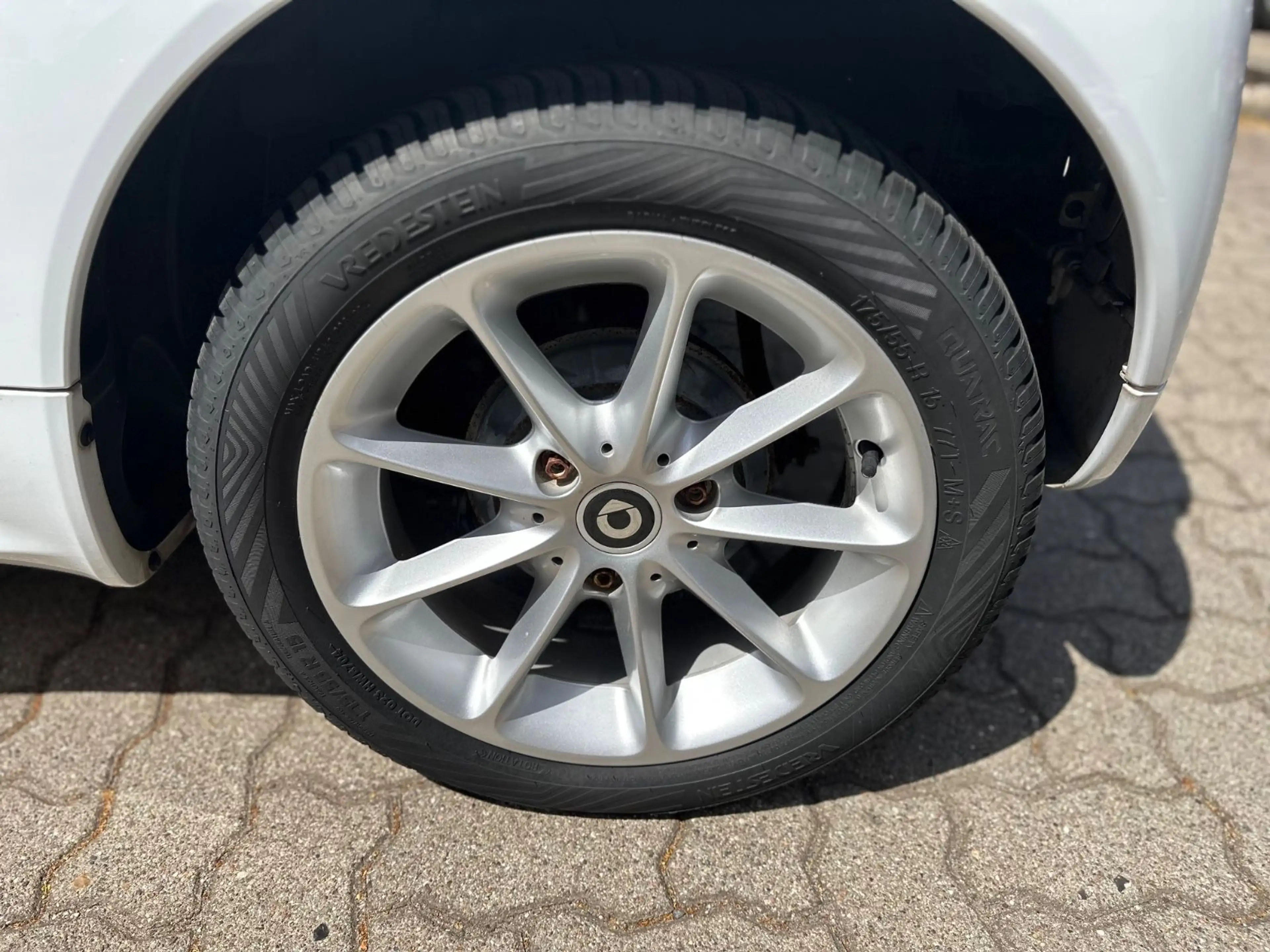 smart forTwo coupe Micro Hybrid Drive 52 kW/PANO/KLIMA — photo 8