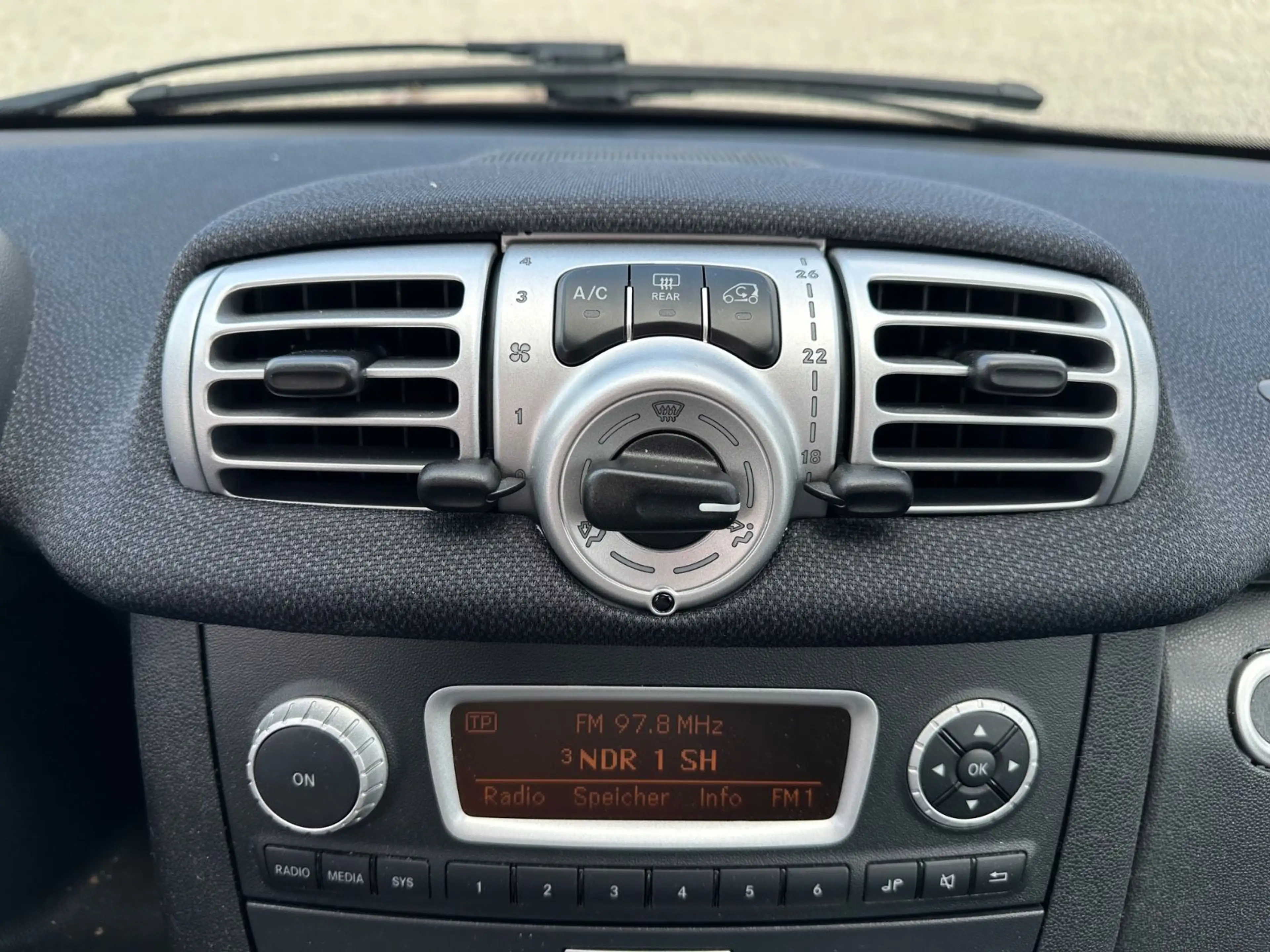 smart forTwo coupe Micro Hybrid Drive 52 kW/PANO/KLIMA — photo 15