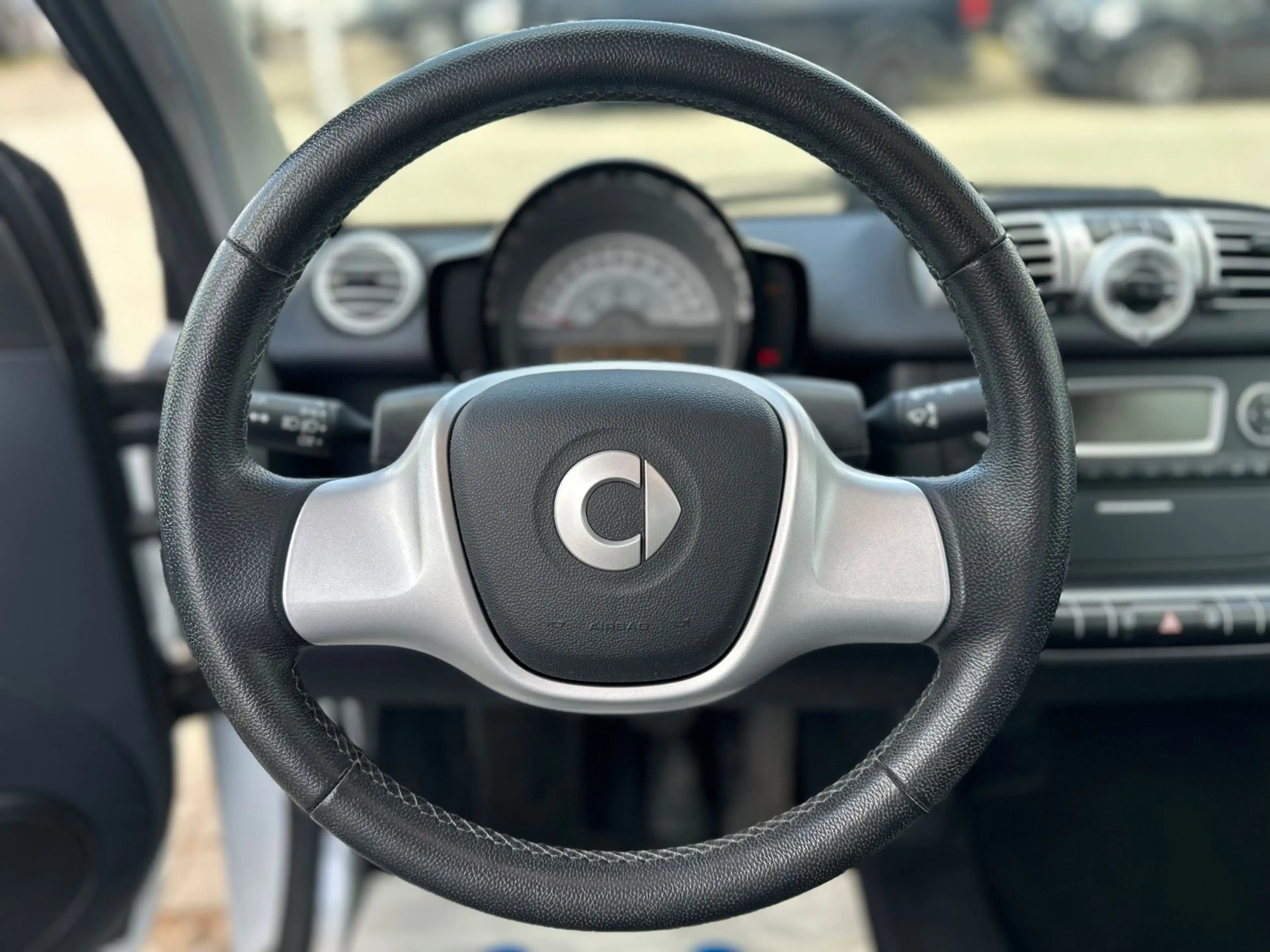 smart forTwo coupe Micro Hybrid Drive 52 kW/PANO/KLIMA — photo 13