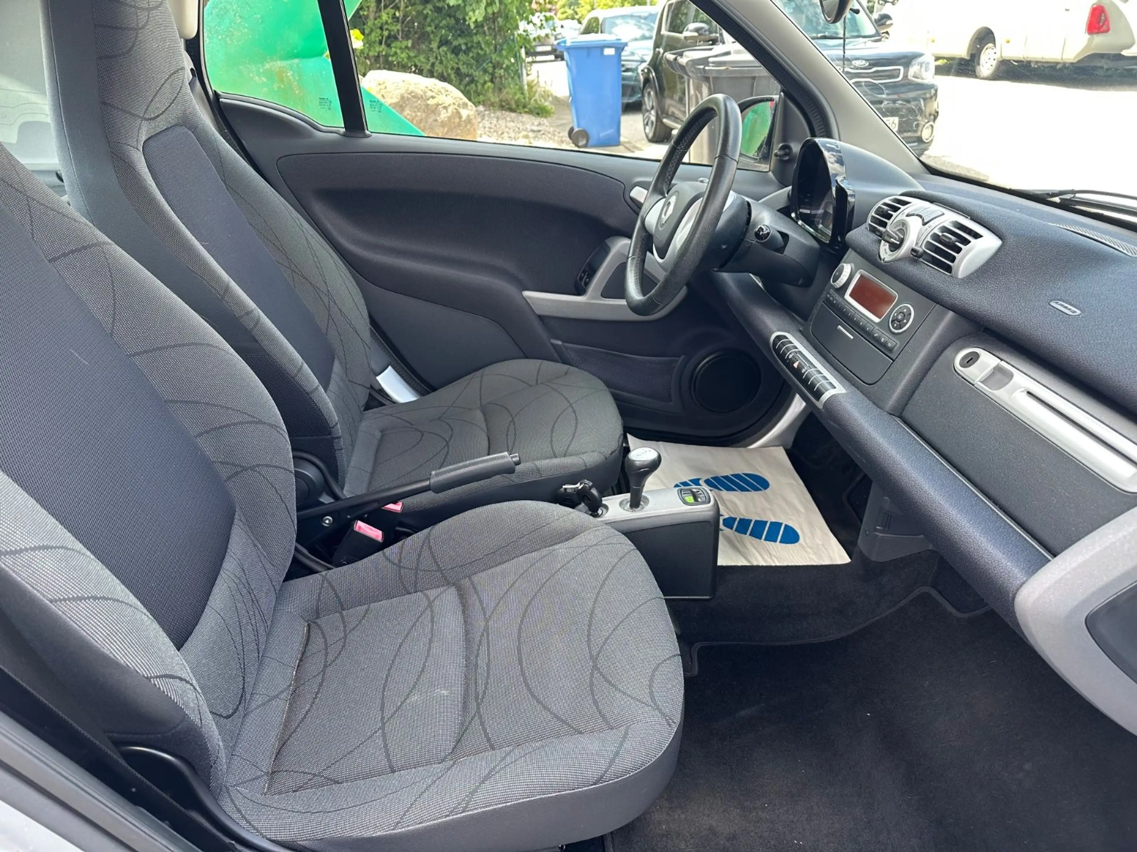 smart forTwo coupe Micro Hybrid Drive 52 kW/PANO/KLIMA — photo 12