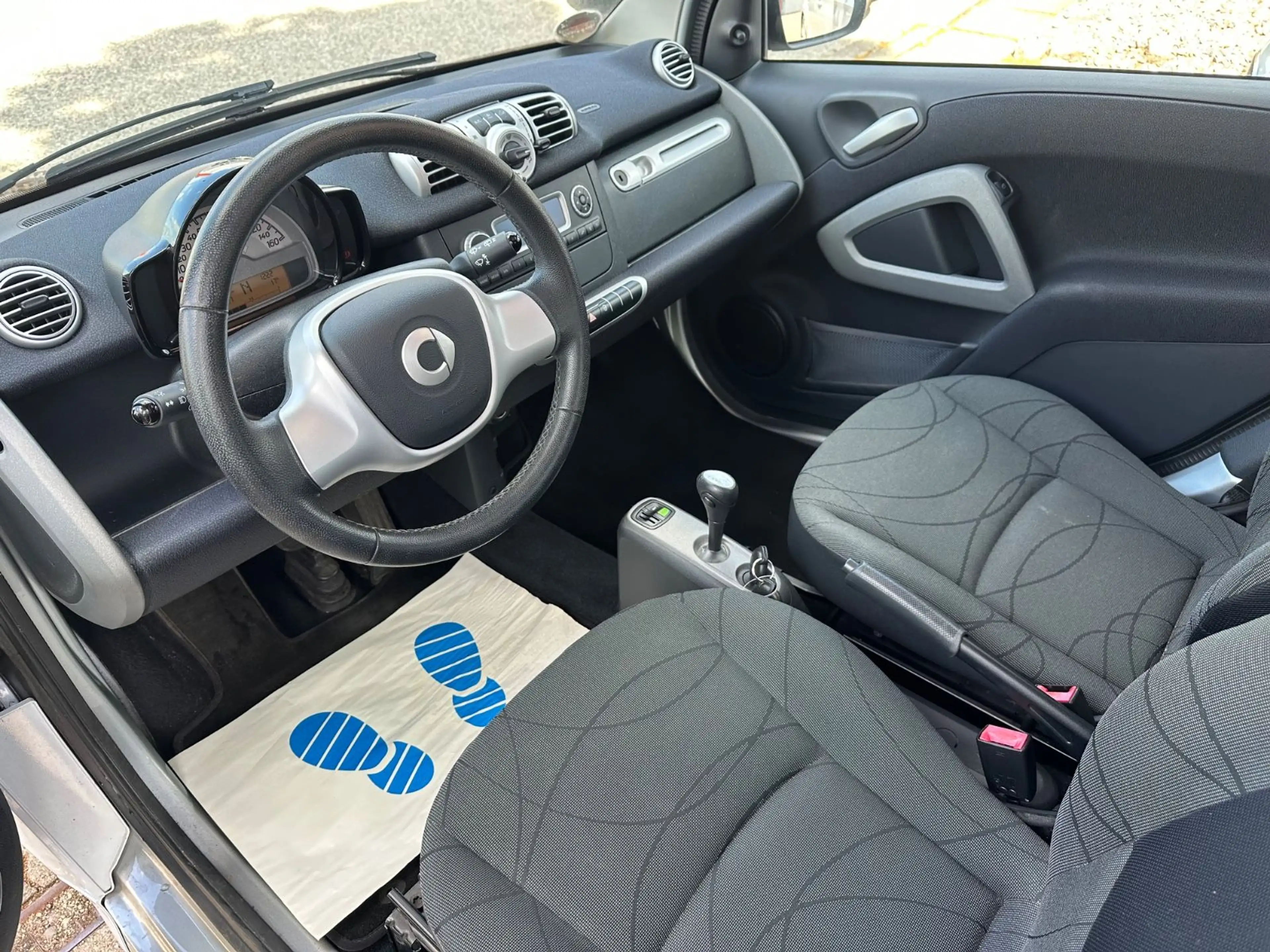 smart forTwo coupe Micro Hybrid Drive 52 kW/PANO/KLIMA — photo 9