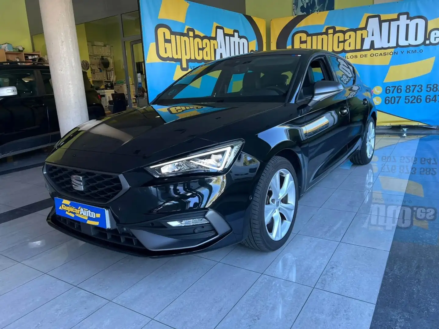 SEAT Leon 1.0 eTSI S&S FR 25º Aniversario DSG-7 110 Negro - 1
