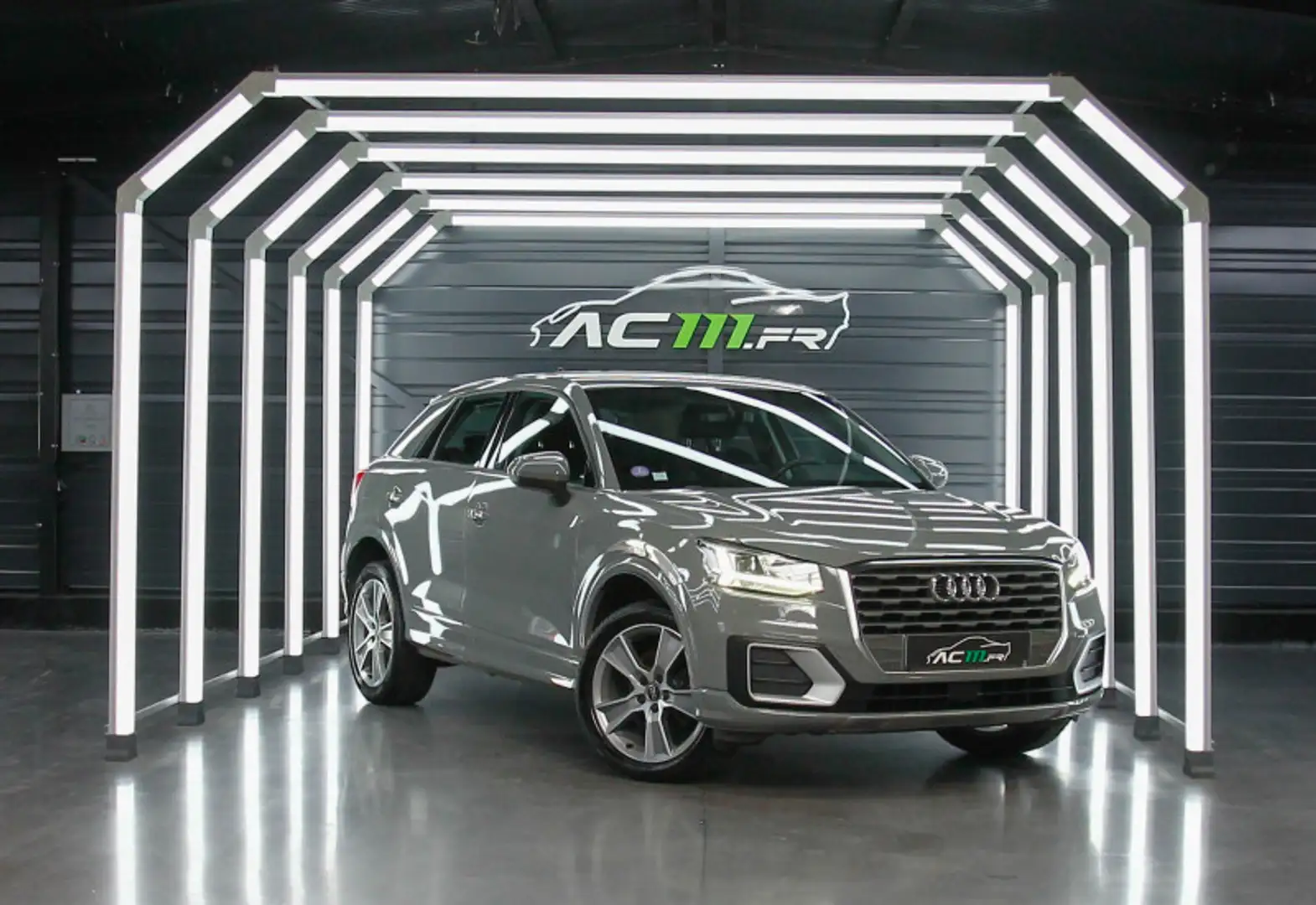 Audi Q2 35 TFSI 150CH DESIGN LUXE S TRONIC 7 Grijs - 1