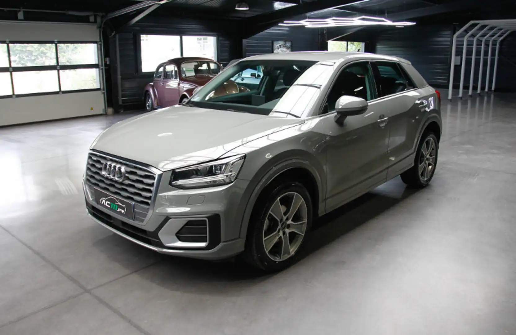 Audi Q2 35 TFSI 150CH DESIGN LUXE S TRONIC 7 Grijs - 2