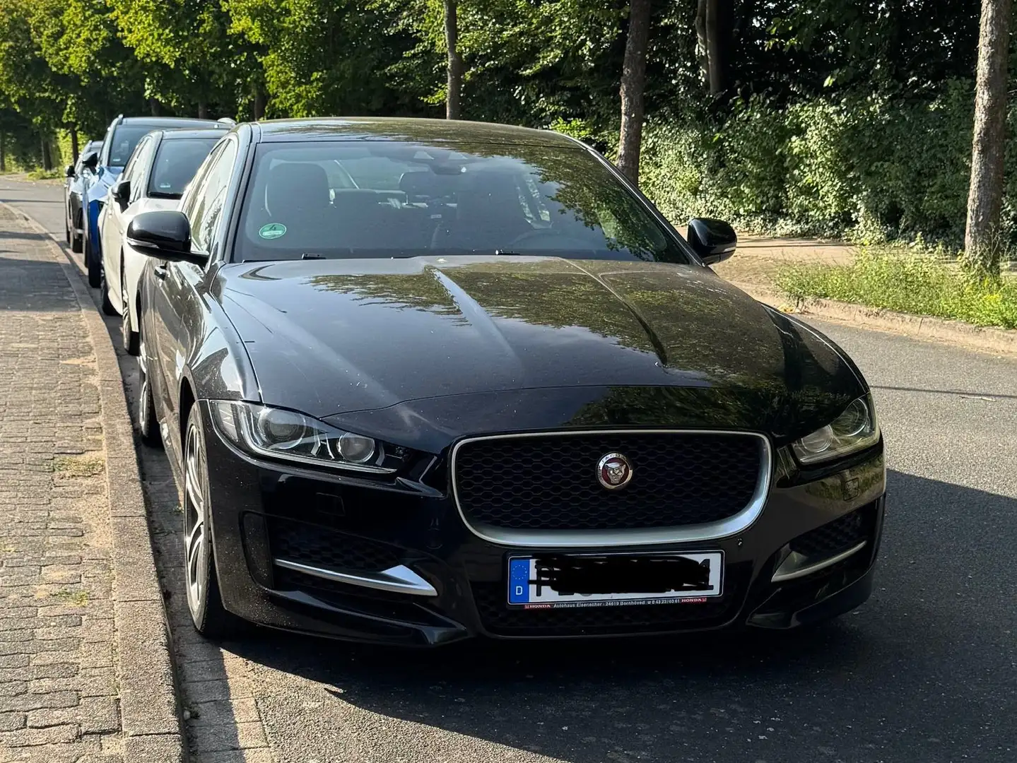 Jaguar XE XE 20d Aut. R-Sport Schwarz - 2