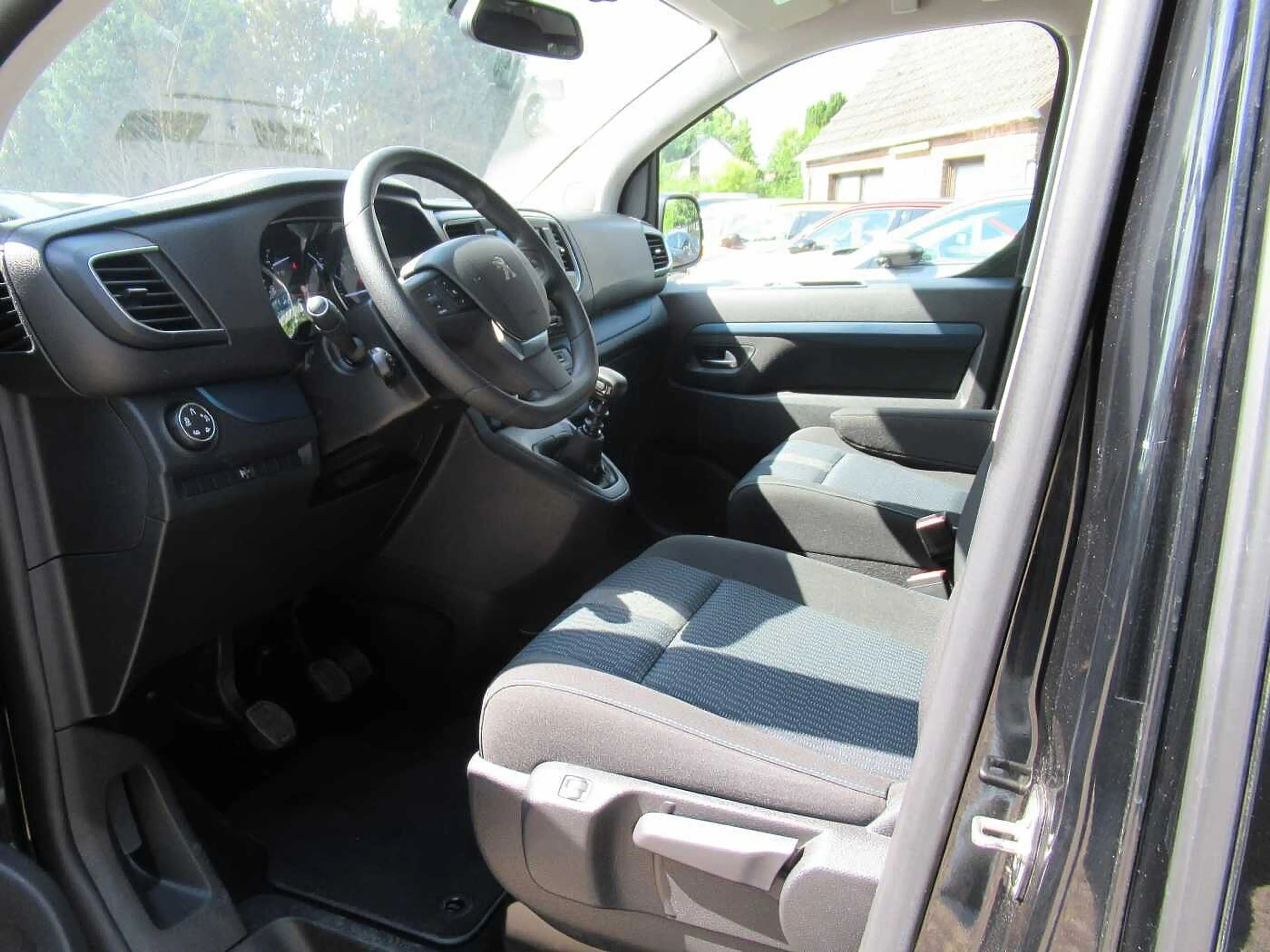Peugeot Traveller BlueHDi L2 2.0 Active — photo 7