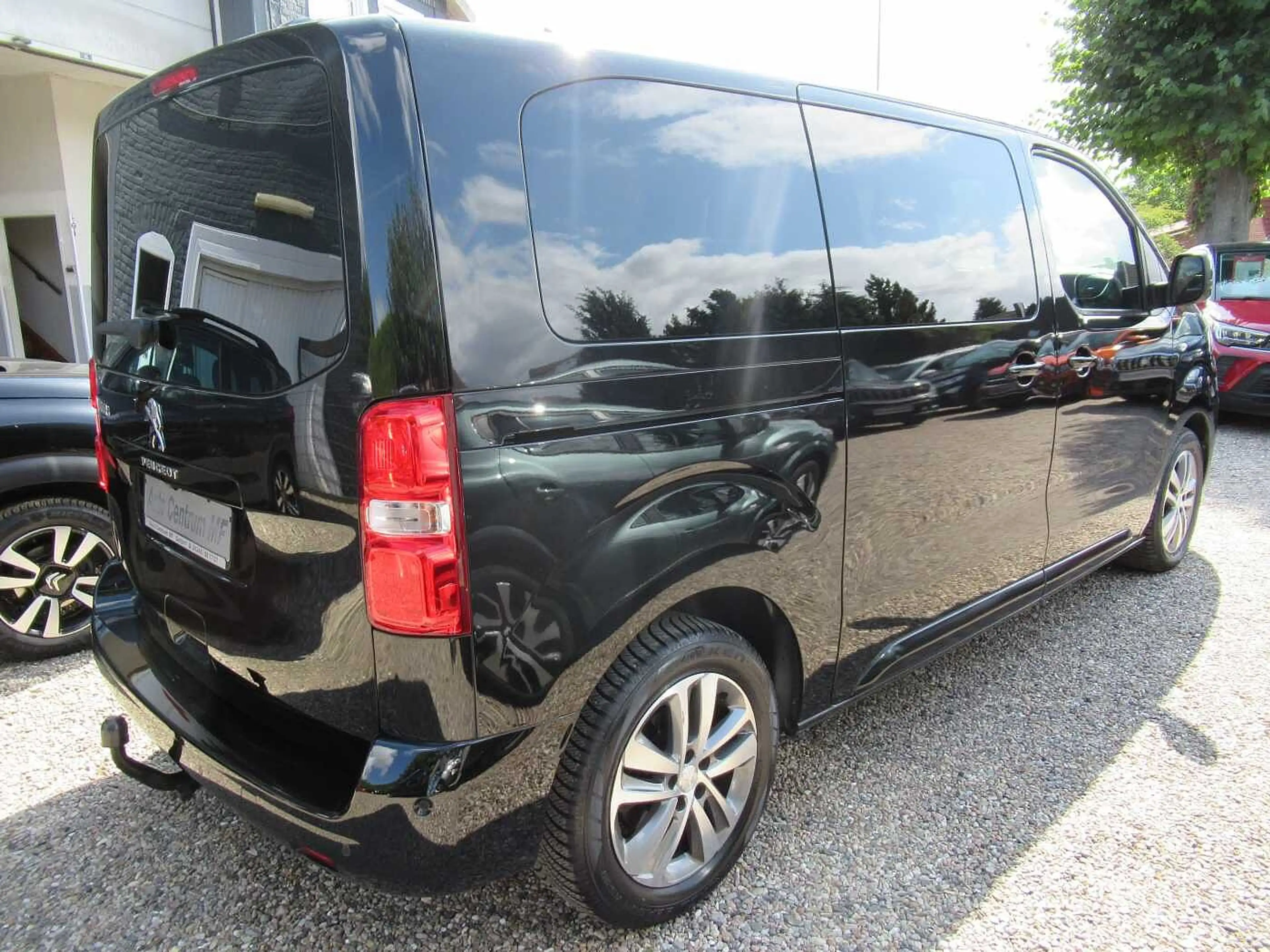 Peugeot Traveller BlueHDi L2 2.0 Active — photo 4