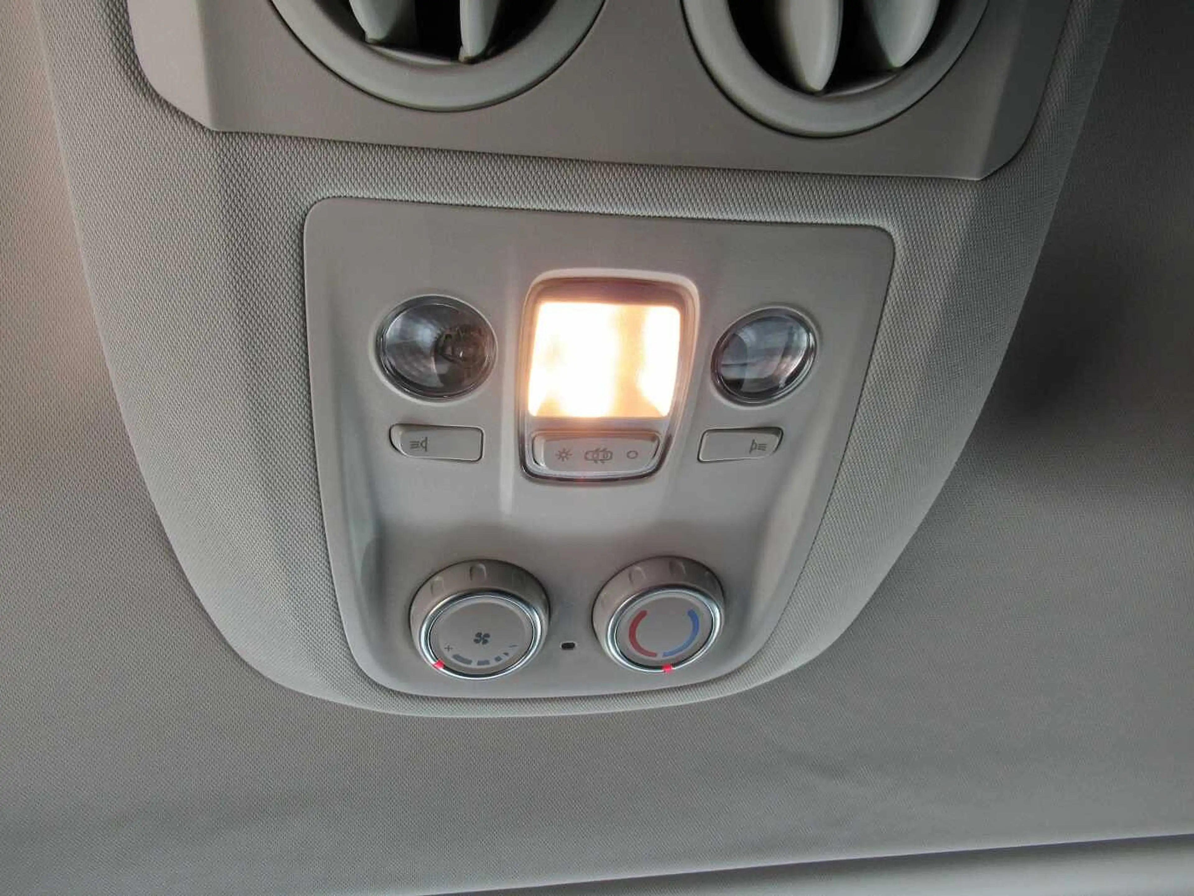 Peugeot Traveller BlueHDi L2 2.0 Active — photo 11