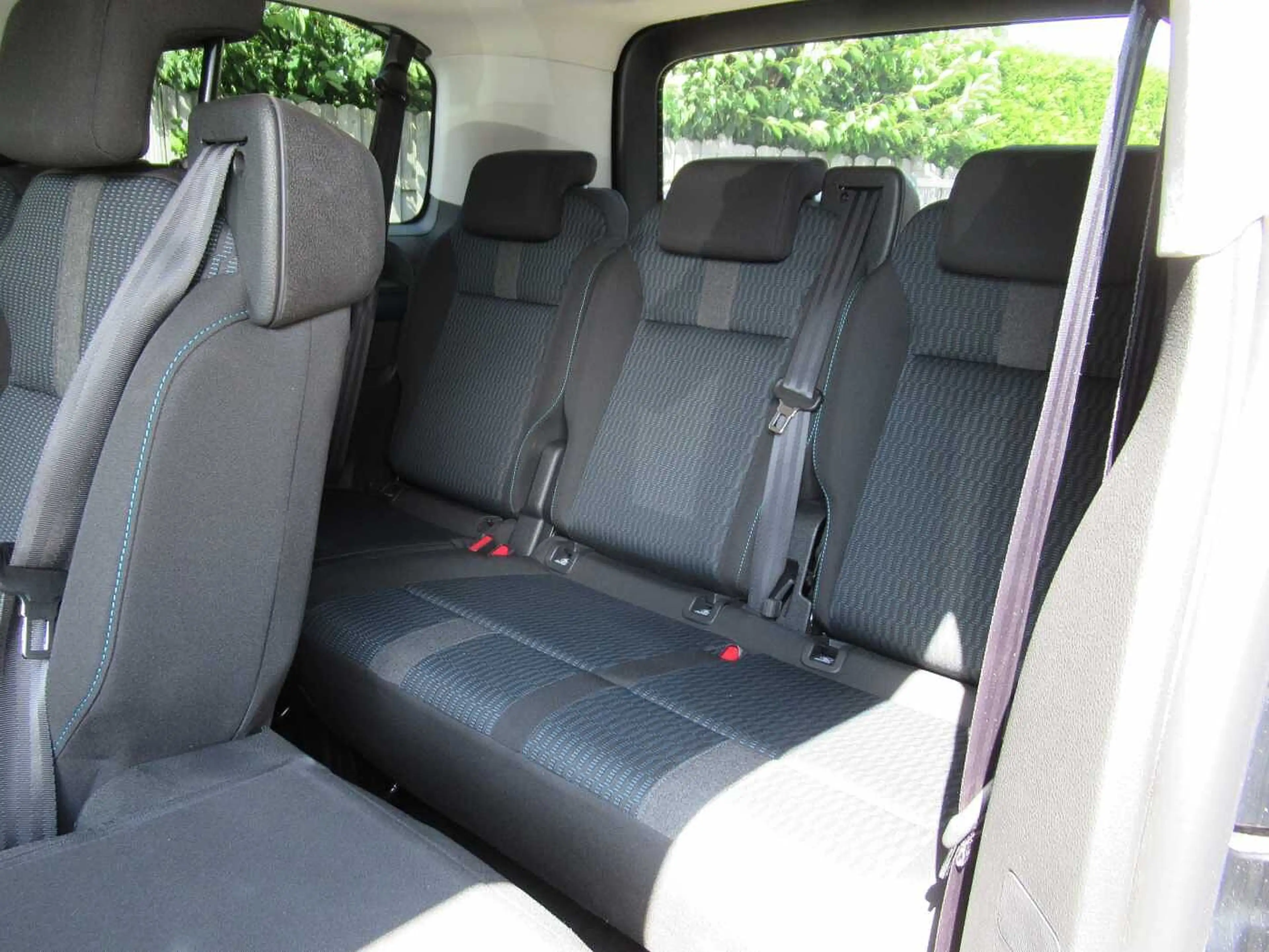 Peugeot Traveller BlueHDi L2 2.0 Active — photo 9
