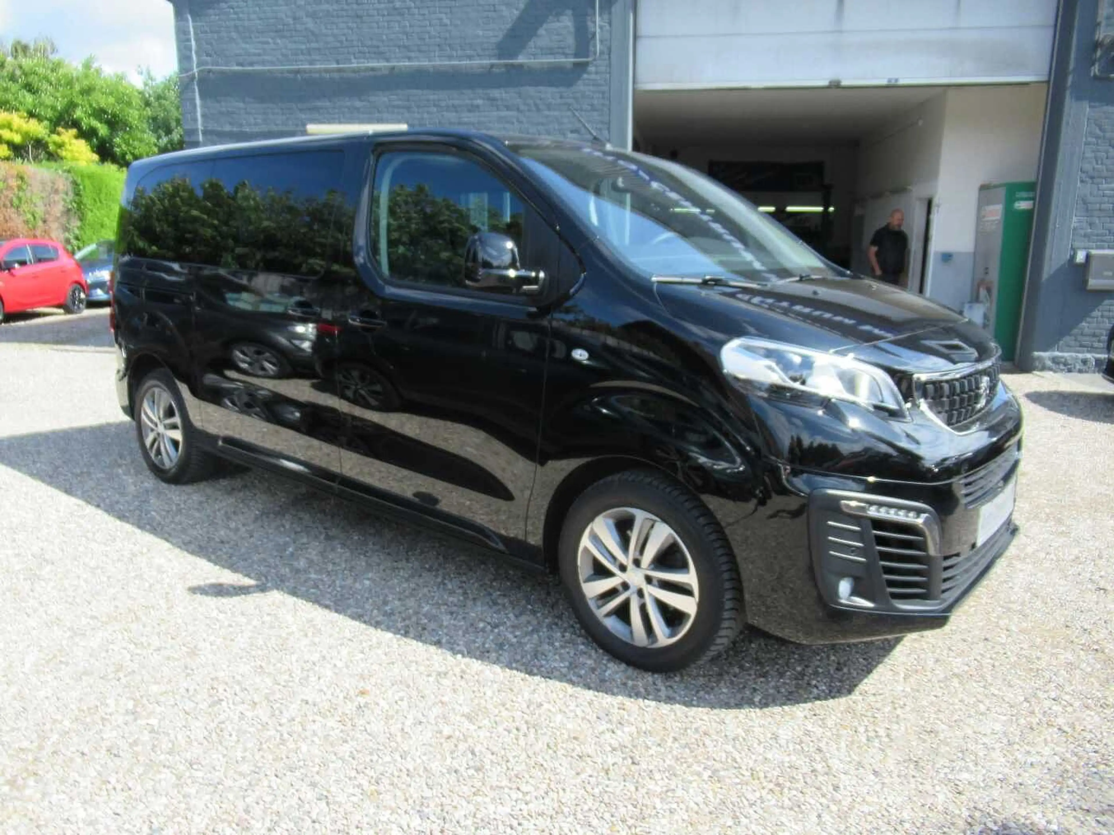 Peugeot Traveller BlueHDi L2 2.0 Active — photo 3