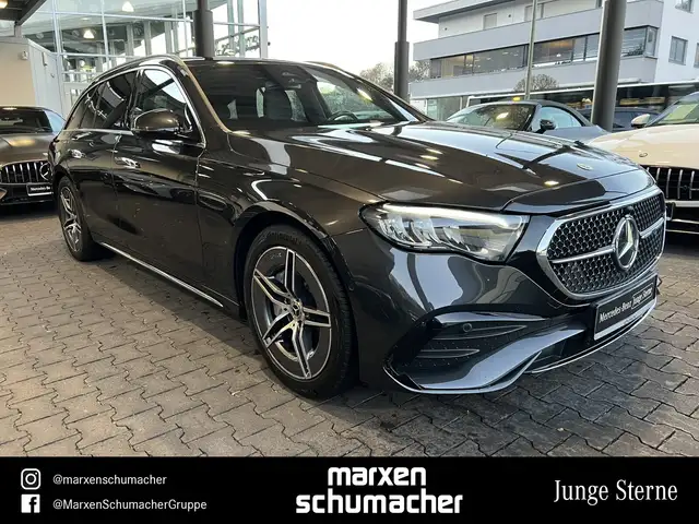 Mercedes-Benz E-Class view 3