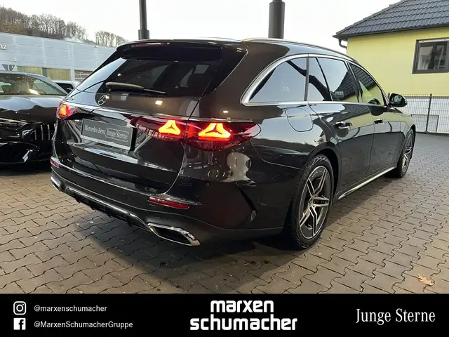 Mercedes-Benz E-Class view 4