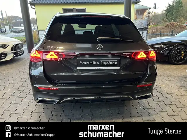 Mercedes-Benz E-Class view 5