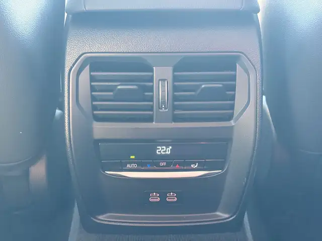 BMW 3 Series view 22
