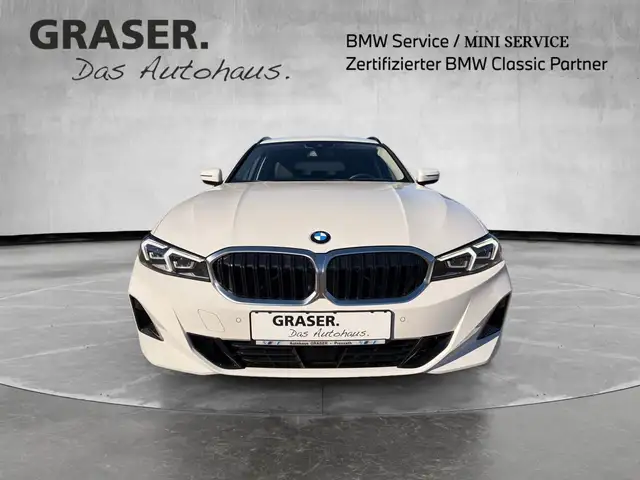 BMW 3 Series view 9