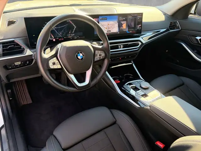 BMW 3 Series view 13