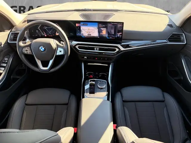 BMW 3 Series view 4