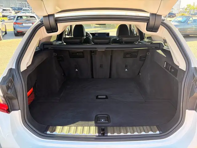 BMW 3 Series view 25