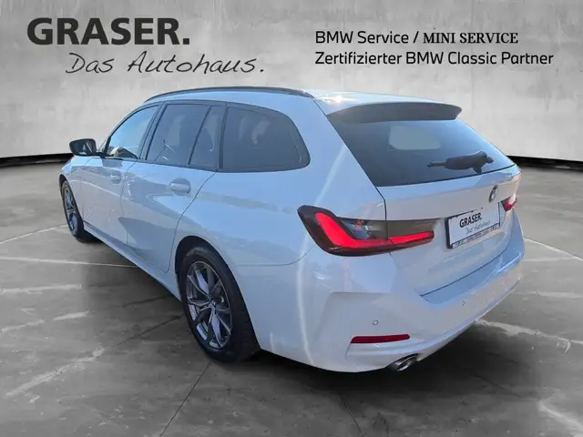 BMW 3 Series view 3