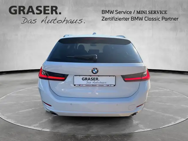 BMW 3 Series view 5