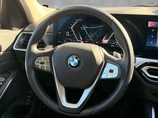 BMW 3 Series view 10