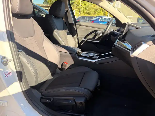 BMW 3 Series view 19