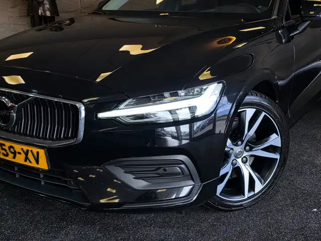 Volvo V60 view 5