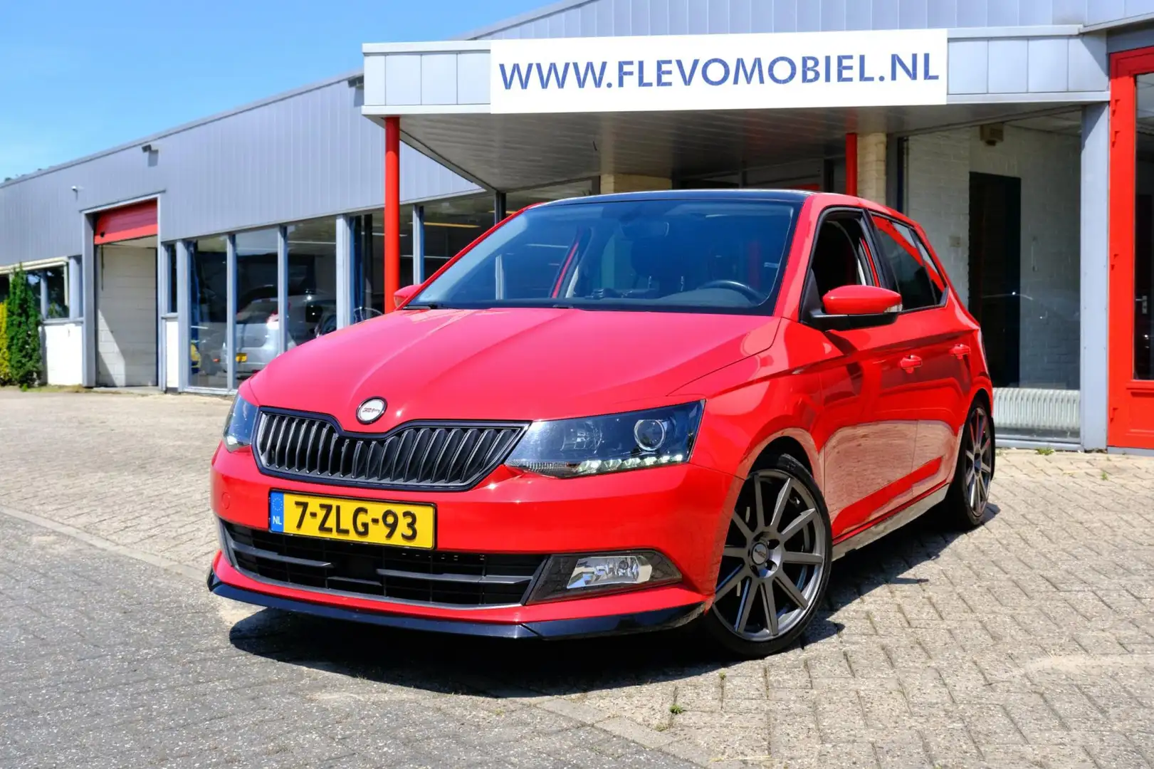 Skoda Fabia 1.2 TSI First Edition Ambition Pano|Apple CarPlay| Rood - 1